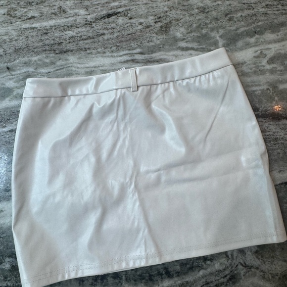 NWT Faux leather mini skirt size medium - Picture 5 of 5